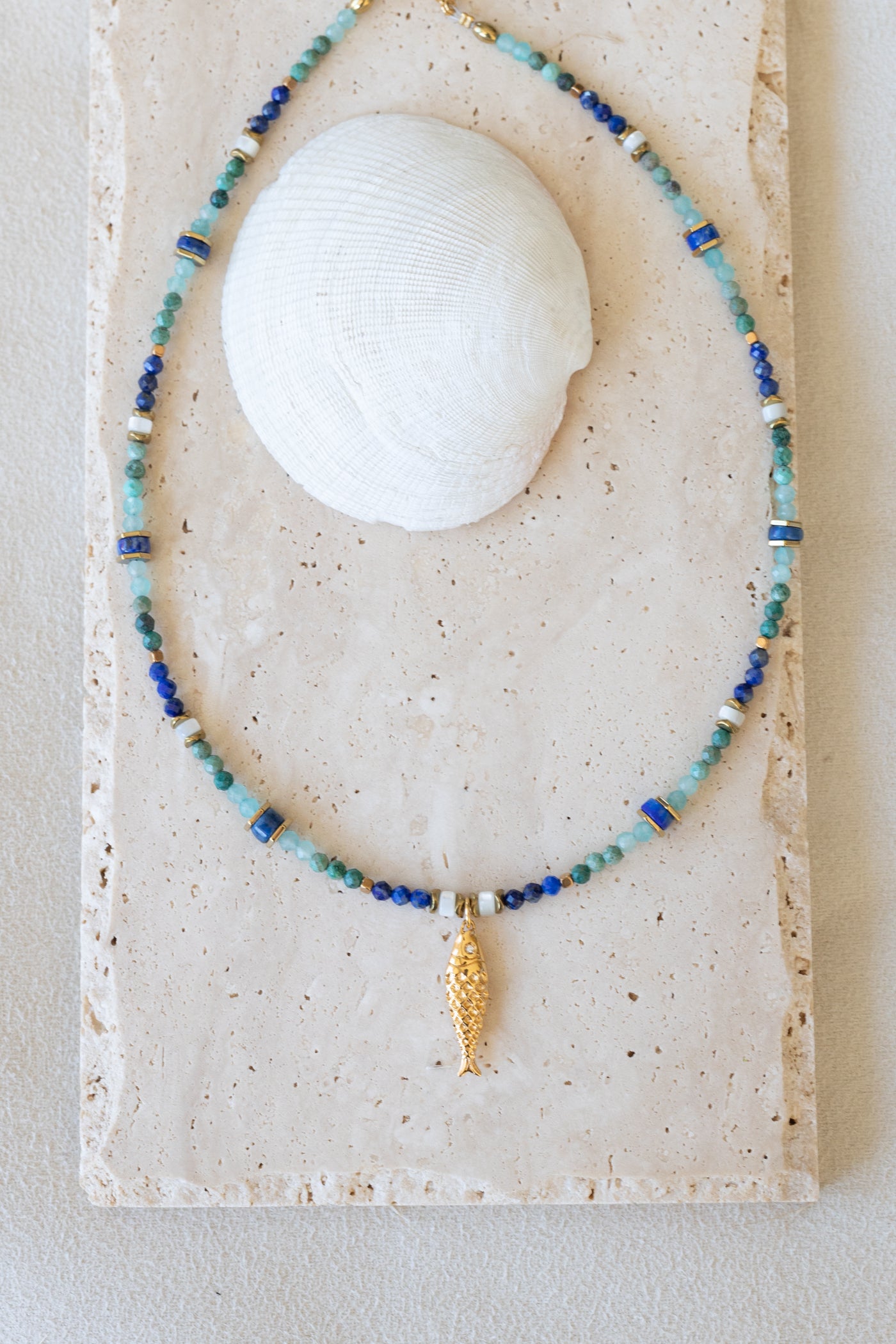 Collier Lagune, pierres fines Lapis-lazuli, amazonite, nacre et chrysocolle