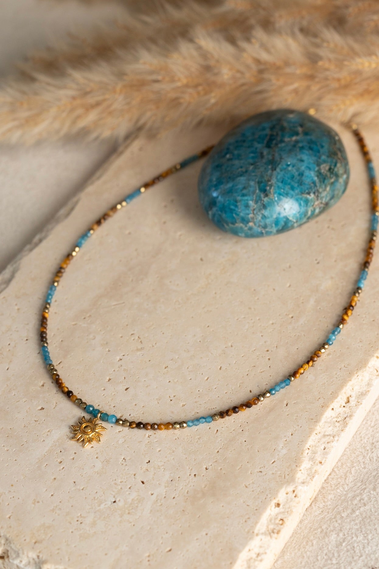Collier Louma en pierres naturelles d'Apatite et Oeil du tigre