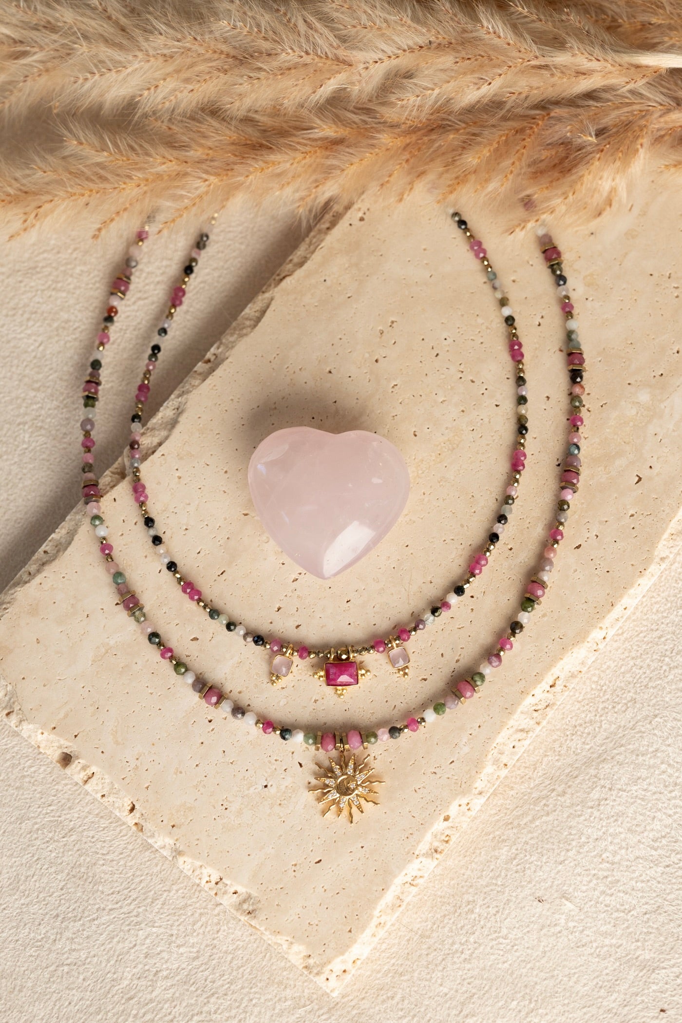 Colliers Eden et Sloane en pierre de tourmaline multicolore et quartz rose rubis