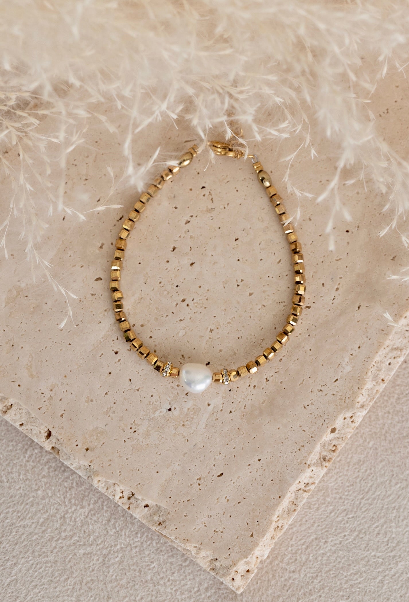 Bracelet Olivia perle d'eau douce et hématite dorée