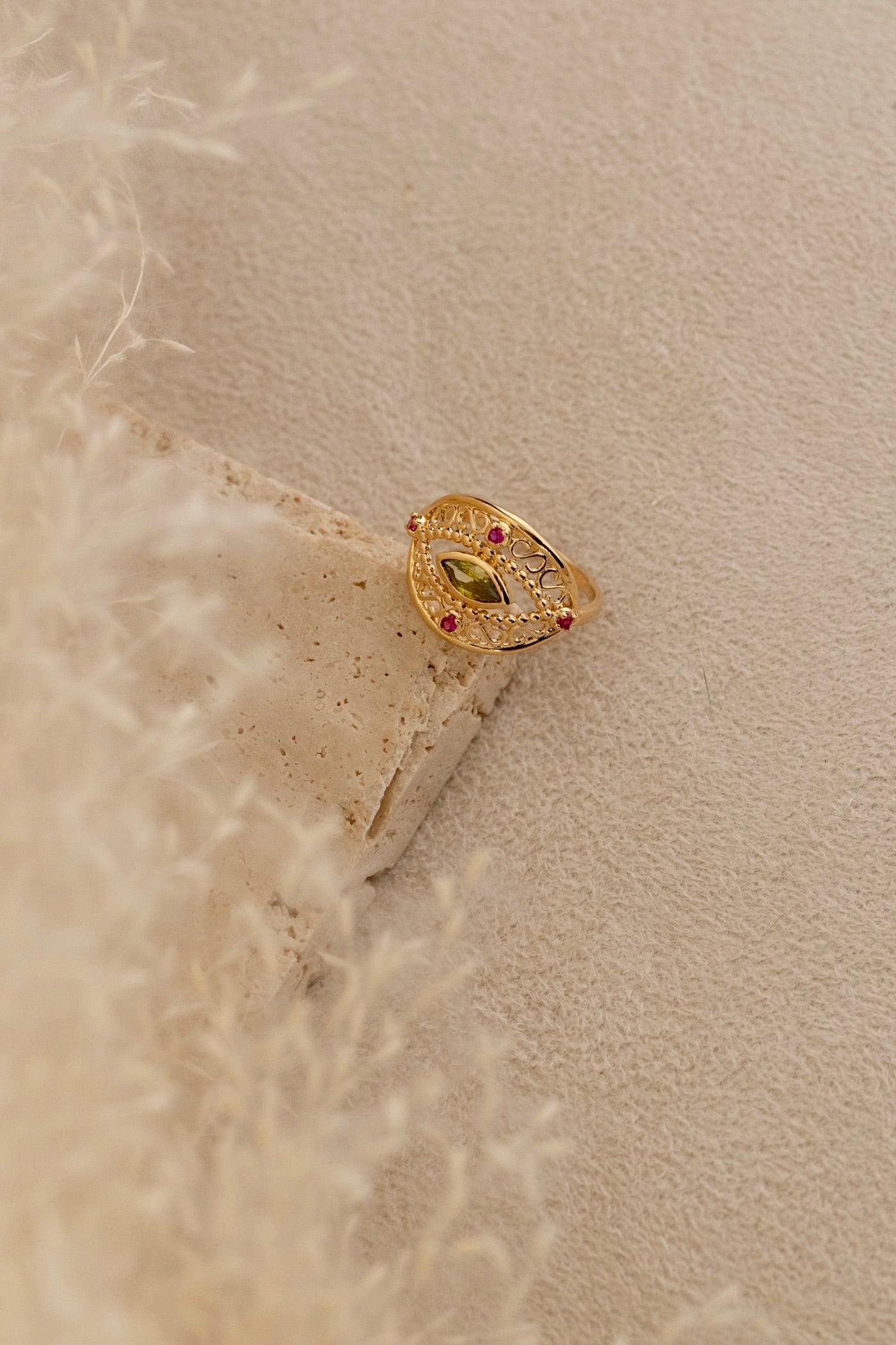 Bague Gabie en grenat rouge et vert