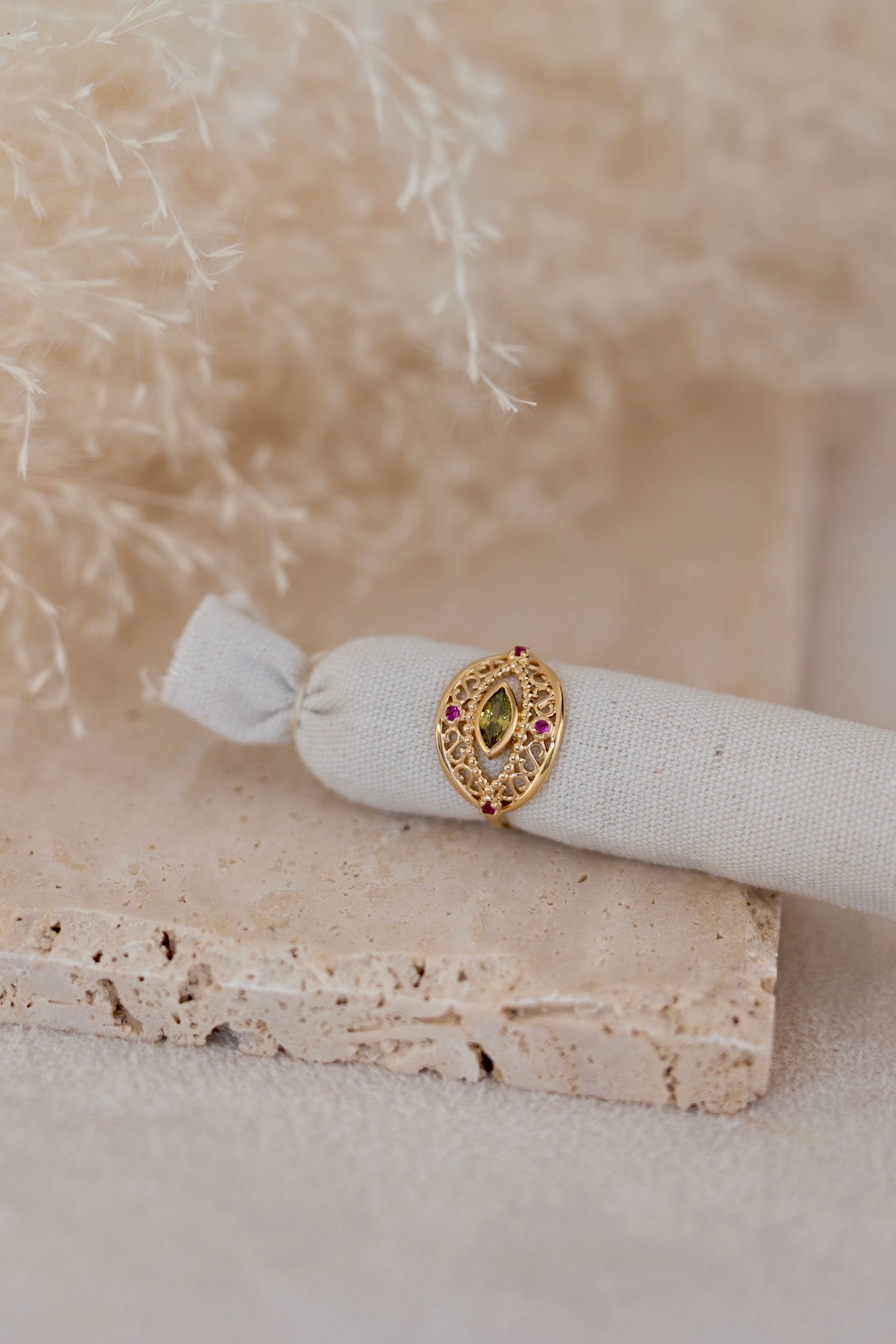 Bague Gabie en grenat rouge et vert