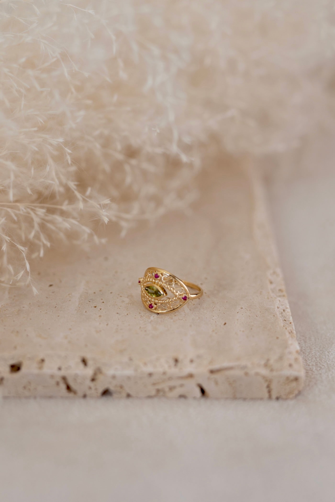 Bague Gabie en grenat rouge et vert