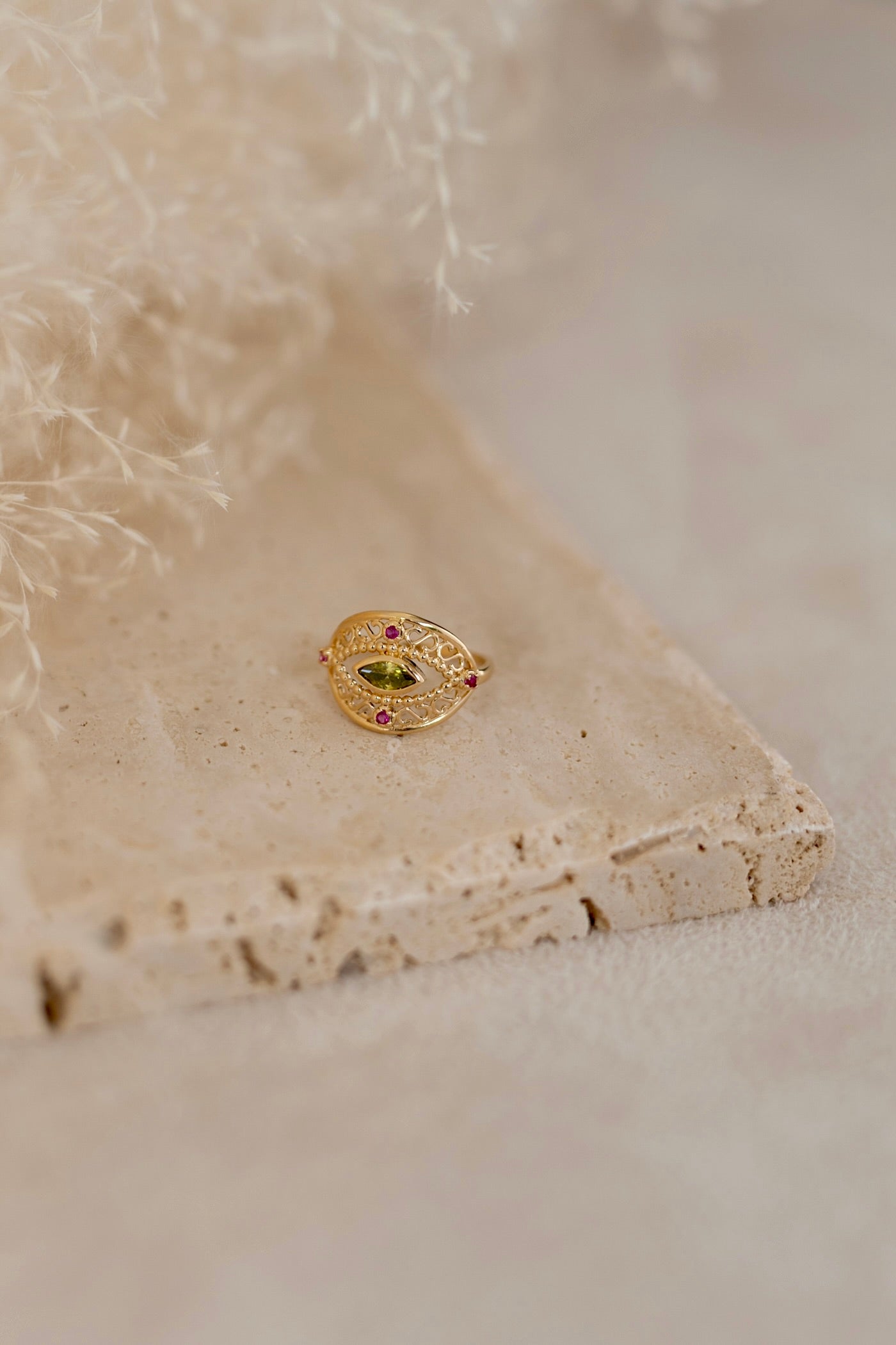 Bague Gabie en grenat rouge et vert