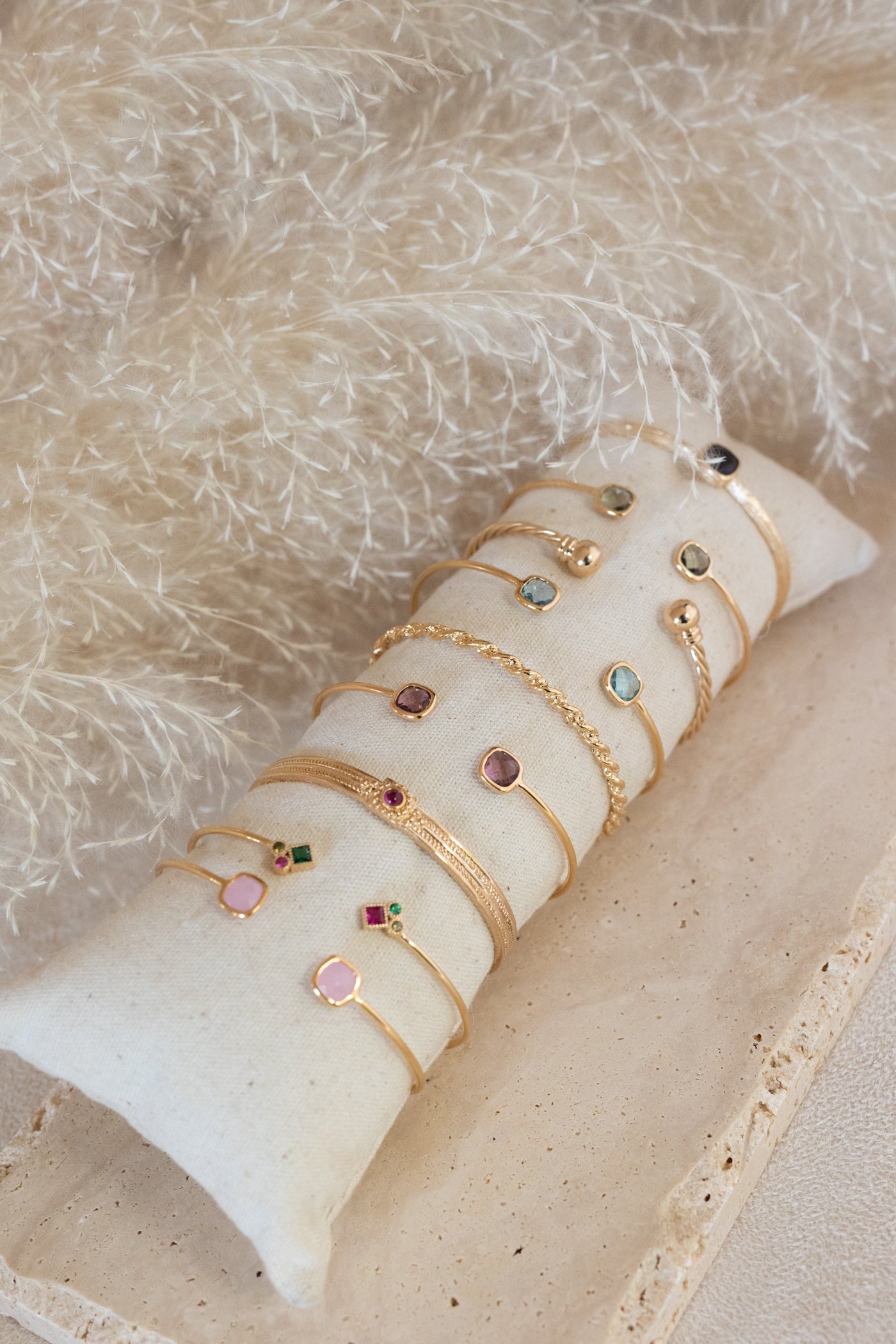 Bracelets joncs pierres fines