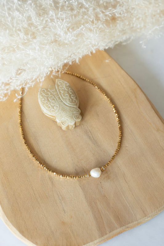 Collier Olivia en pierre d'hématite et perle d'eau douce