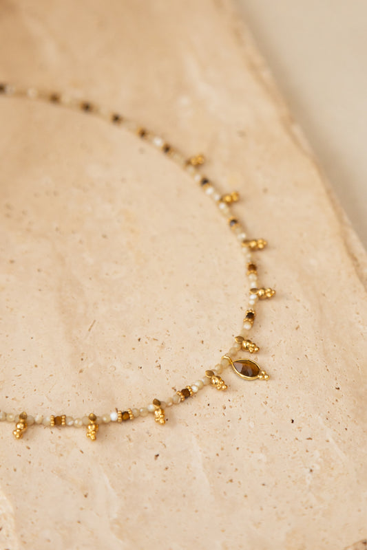Collier en pierres de nacre et oeil du tigre