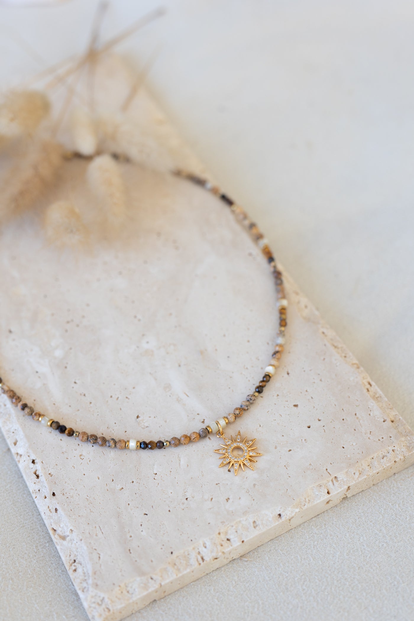 Collier Sahara en pierres naturelles nacre , jaspe, oeil du tigre