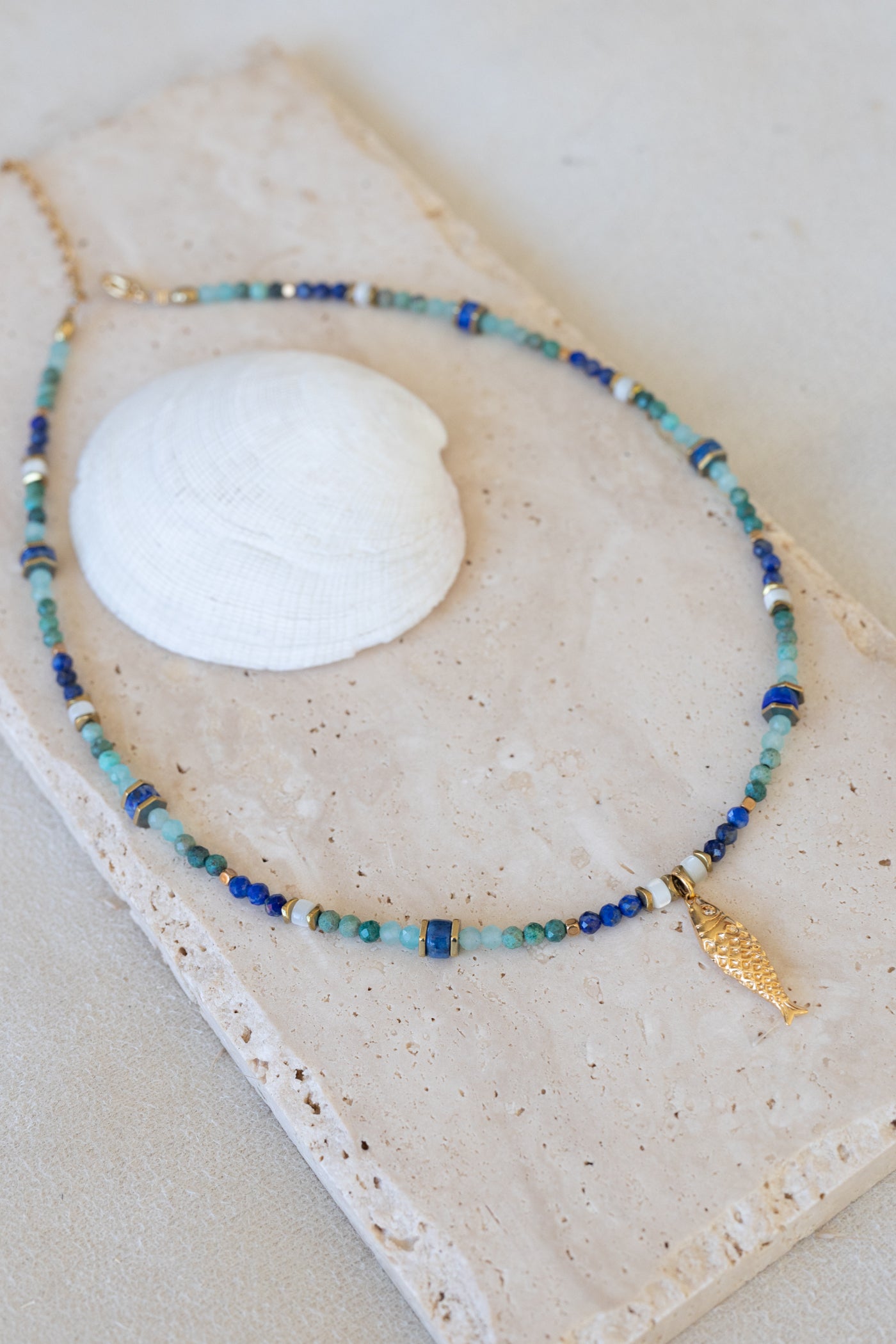 Collier Lagune, pierres fines Lapis-lazuli, amazonite, nacre et chrysocolle