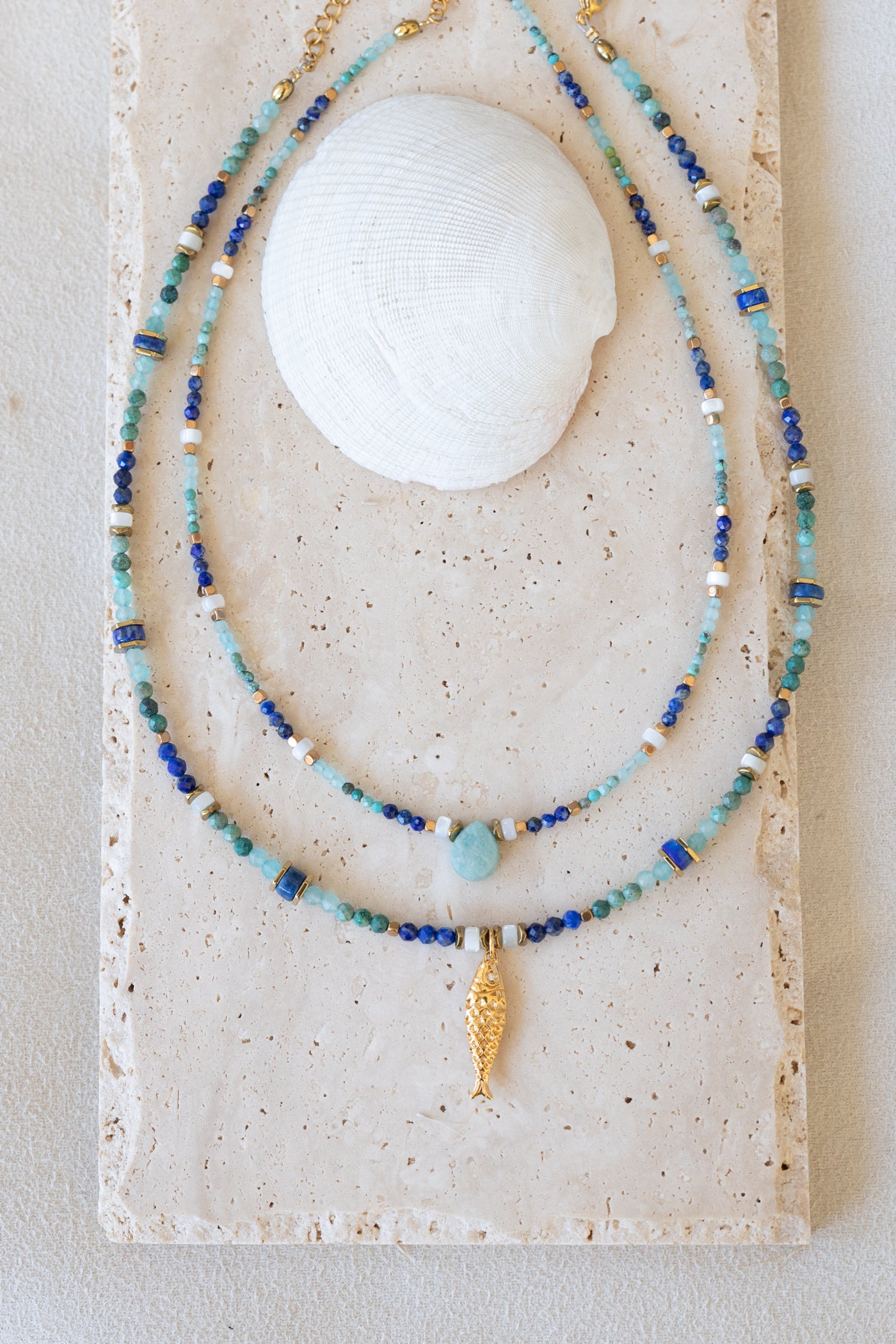 Colliers en pierres fines de Lapis-lazuli, chrysocolle et amaonite