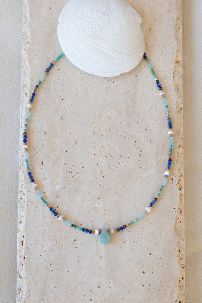 Colliers en pierres fines de Lapis-lazuli, chrysocolle et amaonite