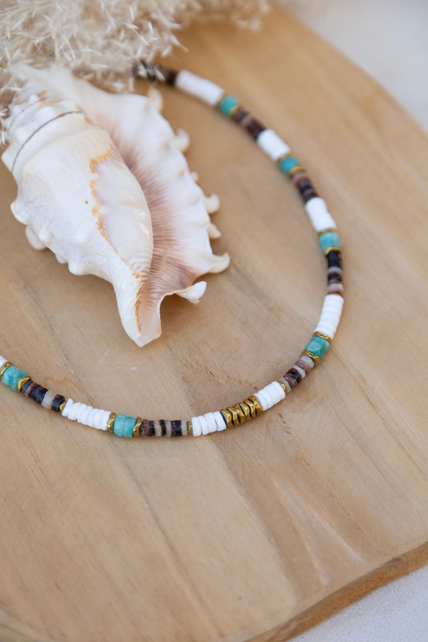 Collier Surfeur Summer en pierre d'Amazonite, hématite, nacre et coquillage