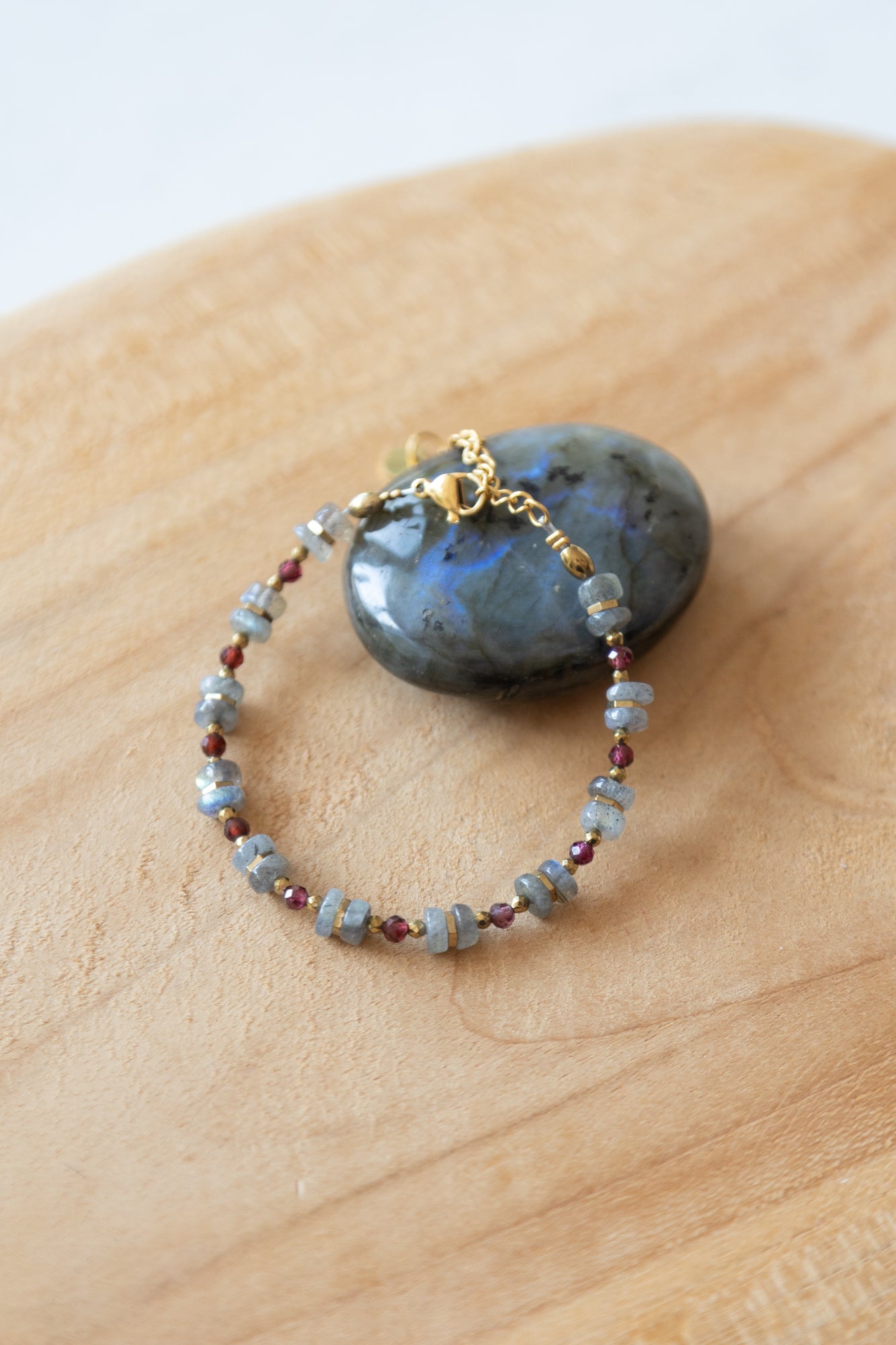 Bracelet Auxane pierre de Labradorite et Grenat