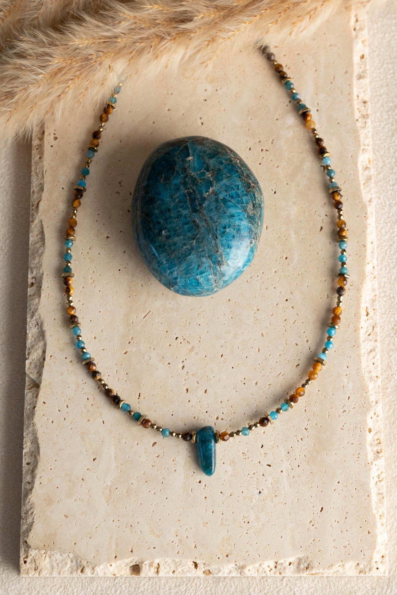 Collier Gabie en pierres naturelles d'Apatite et Oeil du tigre