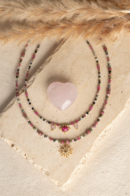 Colliers Eden et Sloane en pierre de tourmaline multicolore et quartz rose rubis