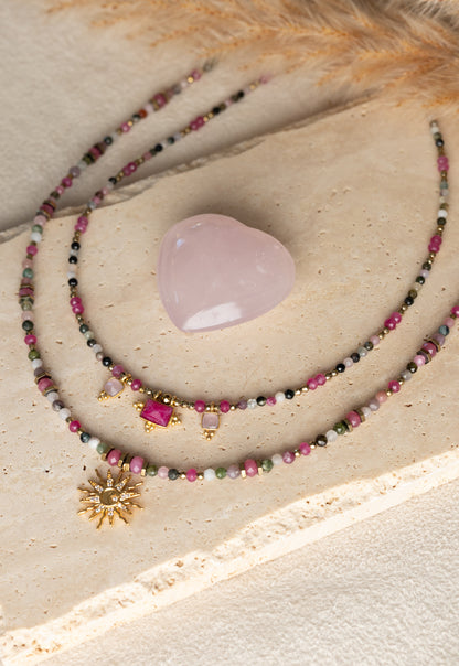 Colliers Eden et Sloane en pierre de tourmaline multicolore et quartz rose rubis