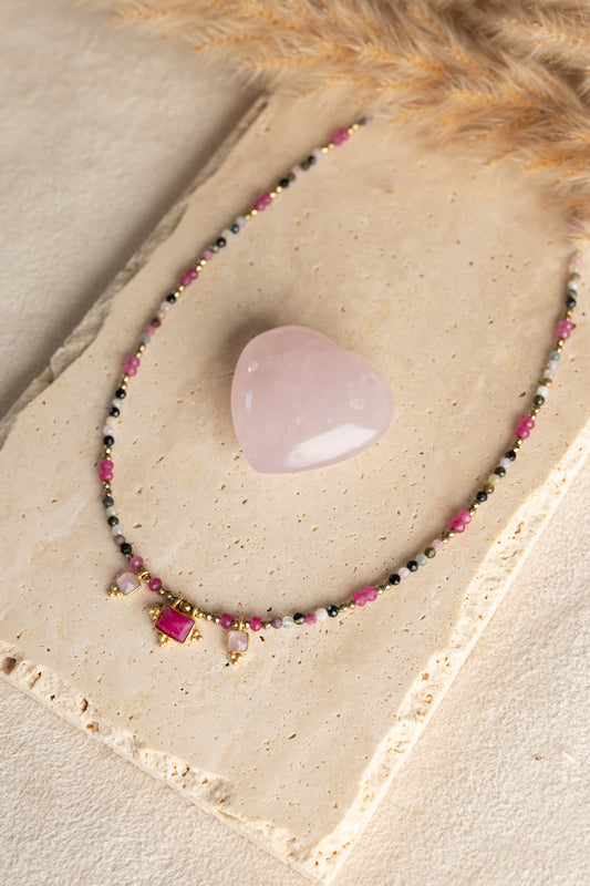Collier Eden en pierre de tourmaline multicolores et quartz rose rubis