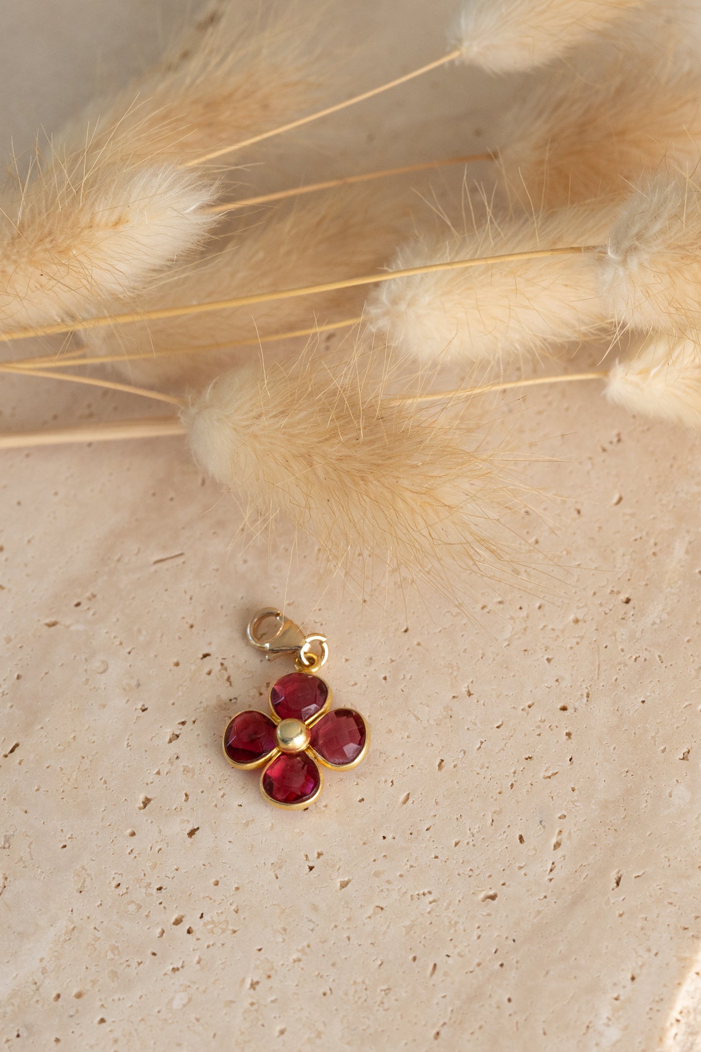 Pendentif charme Pierre de grenat rouge