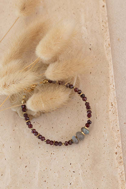 Bracelet Zora en Grenat rouge et Labradorite Bordeaux