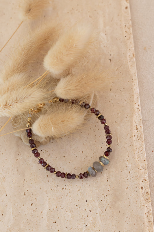 Bracelet Zora en Grenat rouge et Labradorite Bordeaux