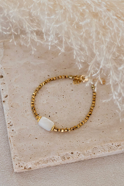 Bracelet  en hématite dorée et nacre