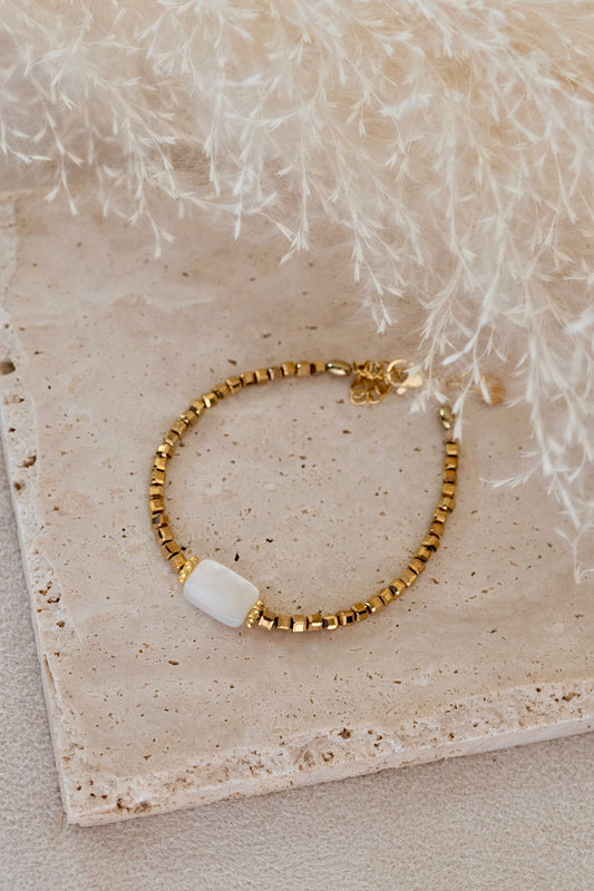 Bracelet  en hématite dorée et nacre