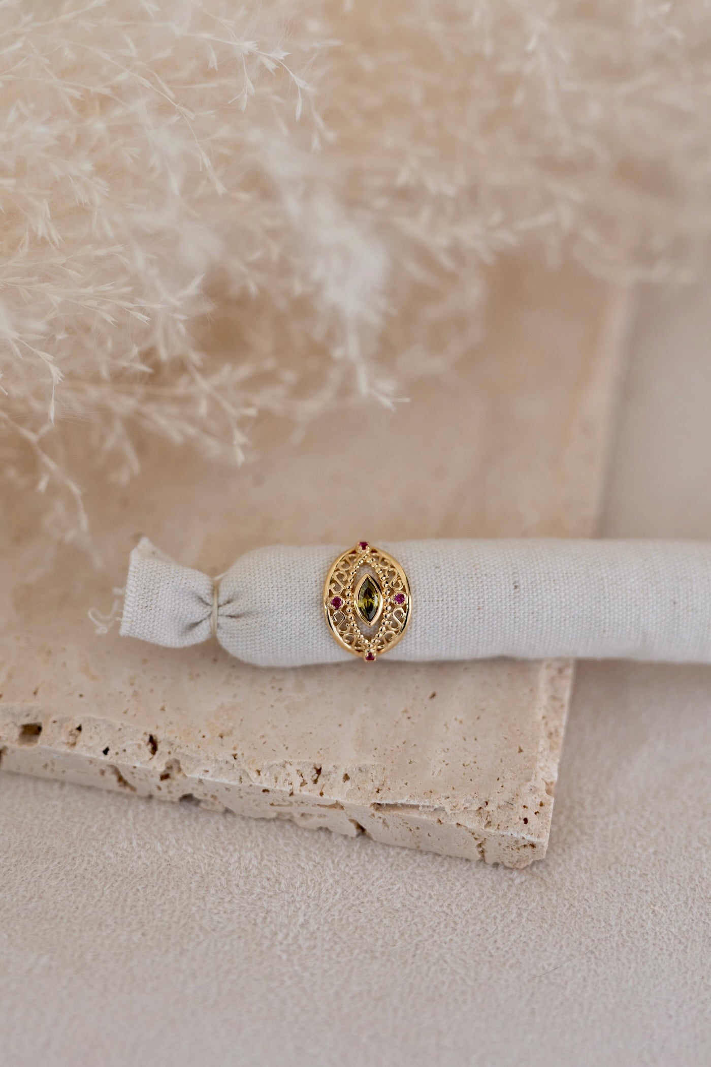 Bague Gabie en grenat rouge et vert 