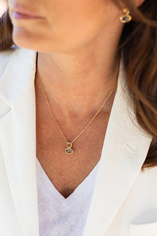 Collier Gaïa ddoré et pierre de citrine et calcédoine beu