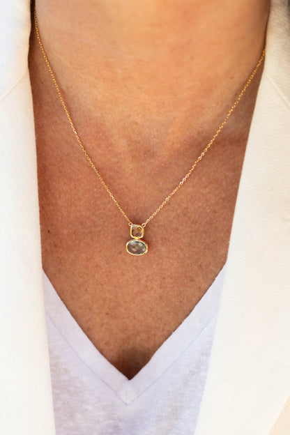 Collier Gaïa ddoré et pierre de citrine et calcédoine beu