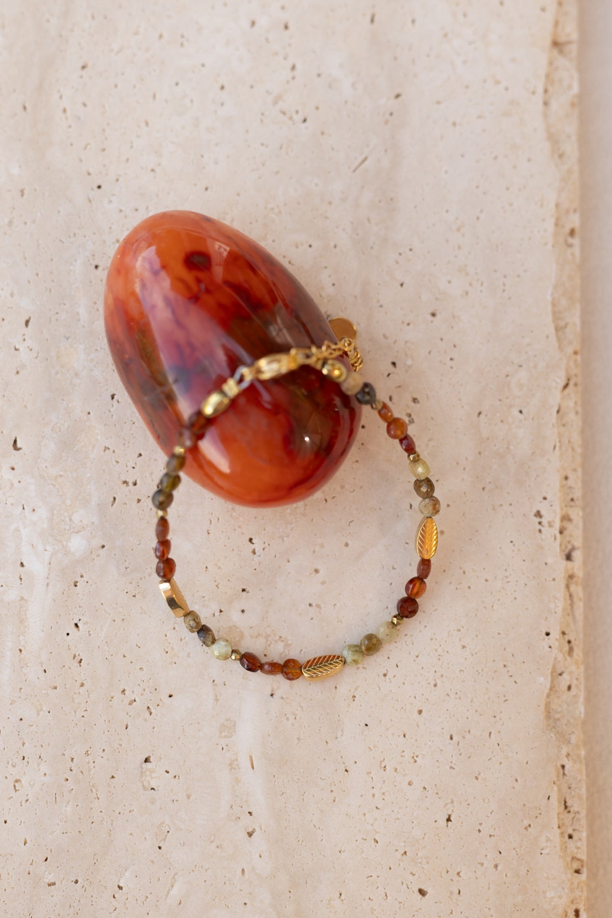 Bracelet Nora pierres de péridot vert et cornaline orange