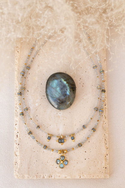 Colliers Eden et Flora en pierre de labradorite