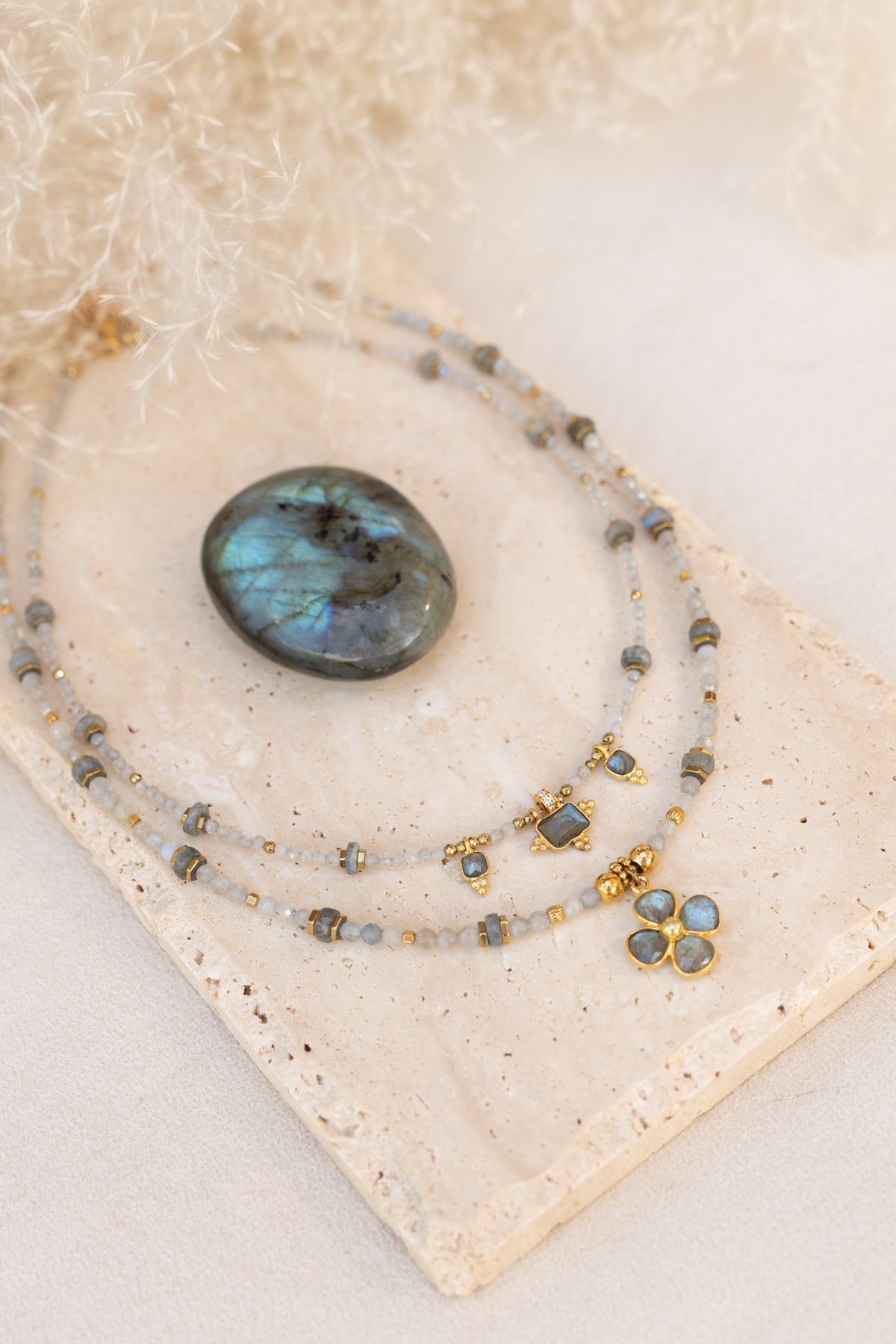 Colliers Eden et Flora en pierre de labradorite