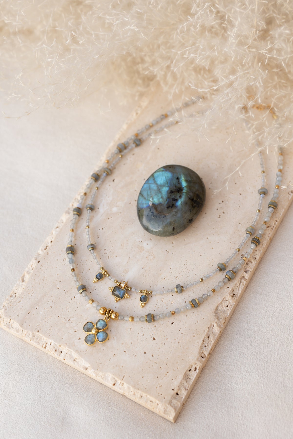 Colliers Eden et Flora en pierre de labradorite