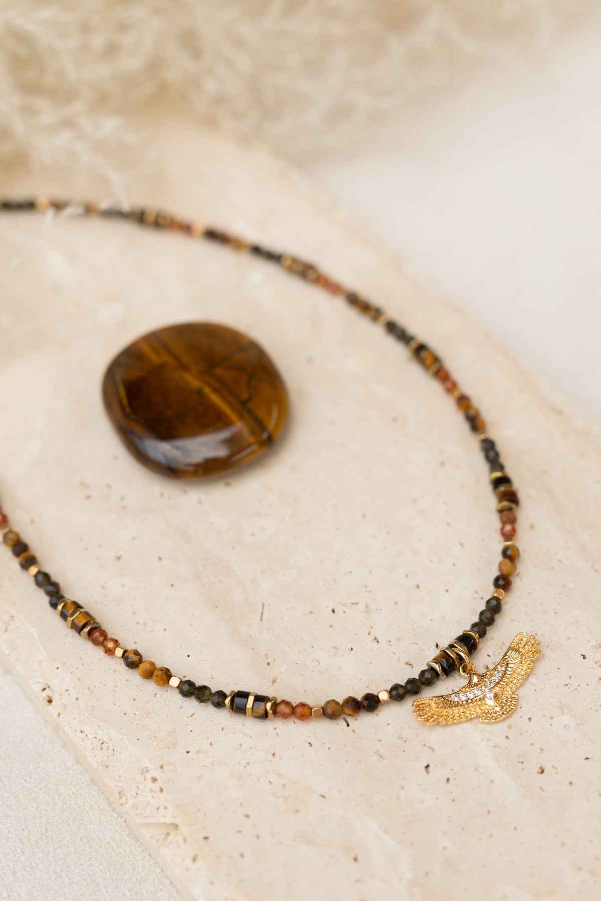 Collier Aguila marron pierres naturelles