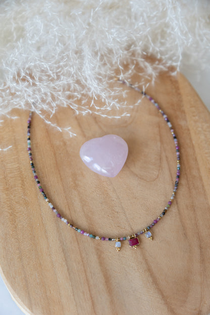 Collier Ella en Tourmaline multicolore, rubis et pierre de Lune