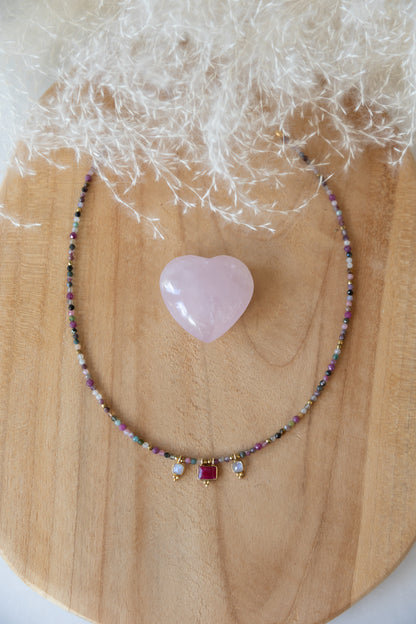 Collier Ella en Tourmaline multicolore, rubis et pierre de Lune