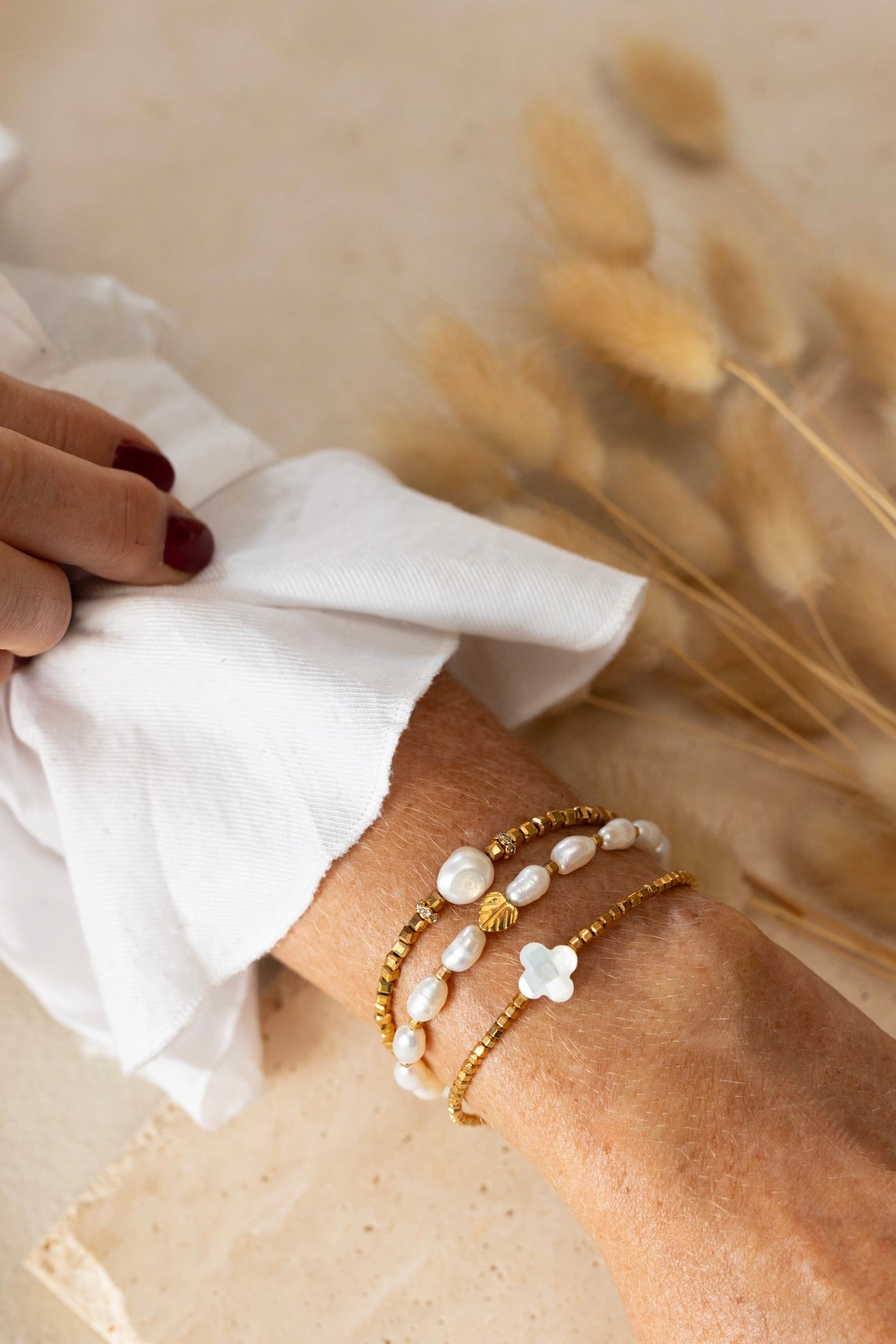Bracelet Chance  constance perles d'eau douce et hématite dorée et trèfle nacre