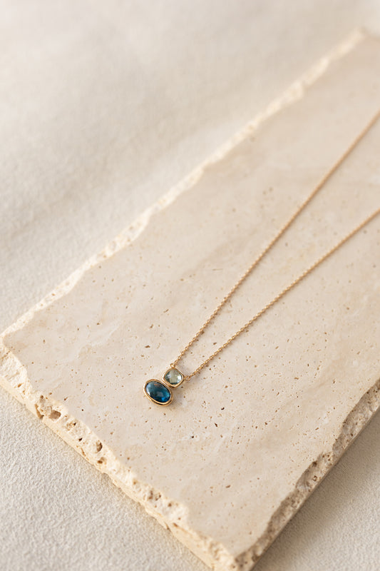 Collier Azur doré pierre de calcédoine bleu