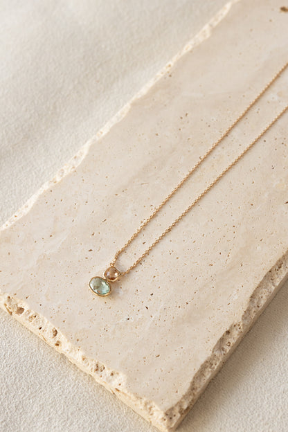 Collier Gaïa ddoré et pierre de citrine et calcédoine beu