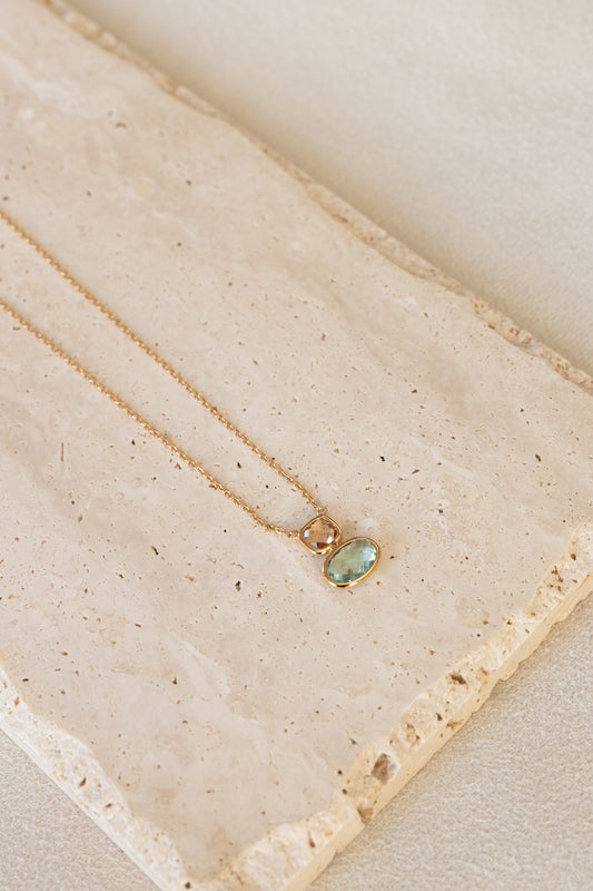Collier Gaïa ddoré et pierre de citrine et calcédoine beu