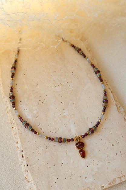 Colliers Sia Néo, pierres labradorite et grenat