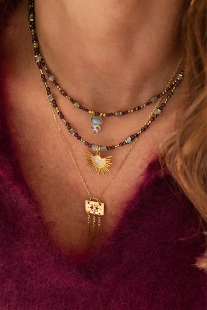 Colliers  Gabie et Zora En pierres de Labradorite et grenat rouge